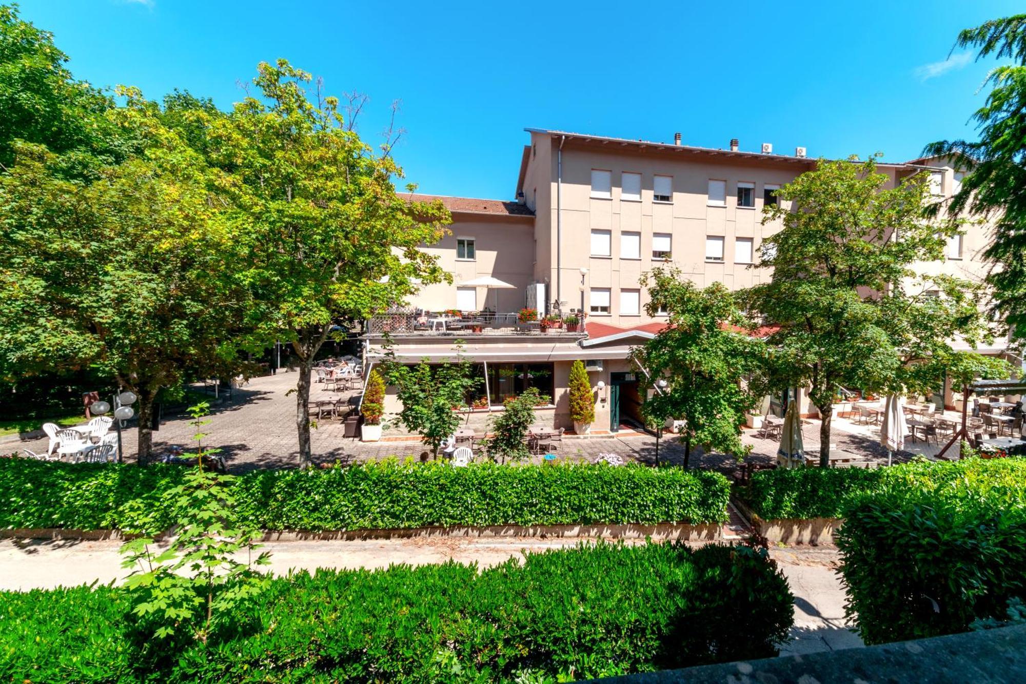Hotel Falco D'Oro Tole エクステリア 写真