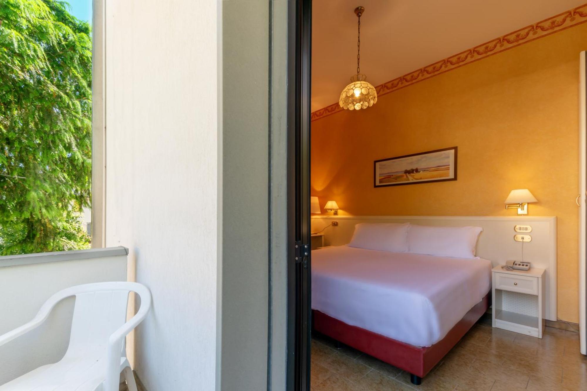 Hotel Falco D'Oro Tole エクステリア 写真