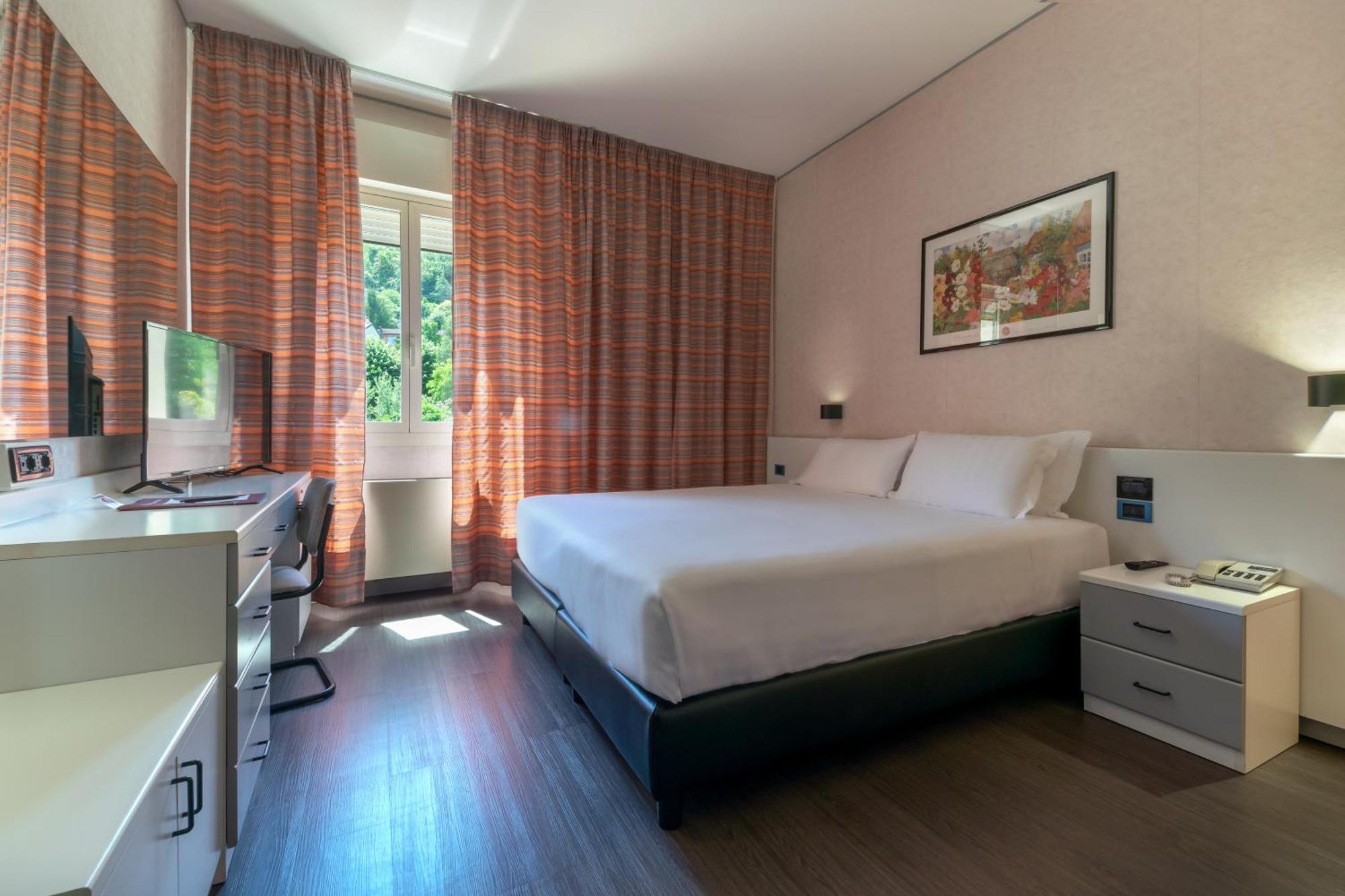 Hotel Falco D'Oro Tole エクステリア 写真