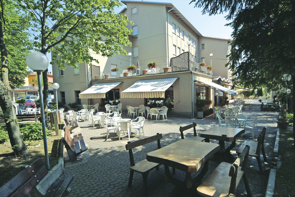 Hotel Falco D'Oro Tole レストラン 写真